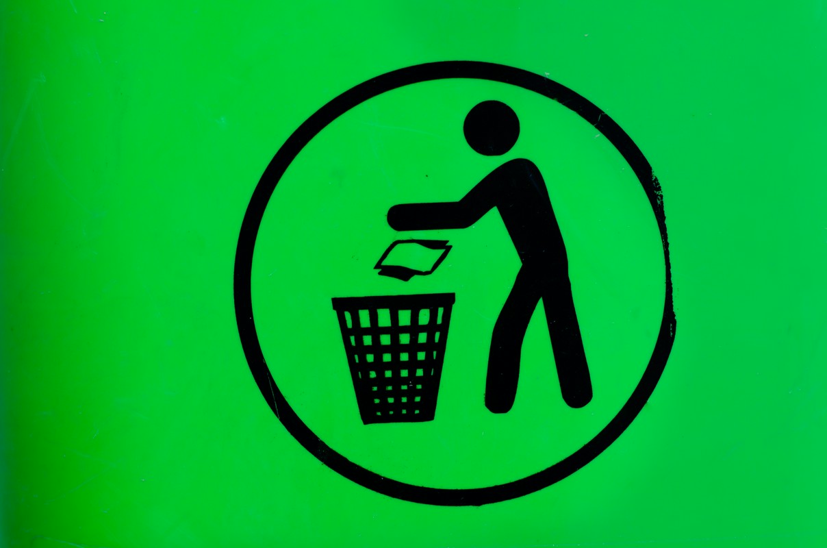 symbol wyrzucania śmieci